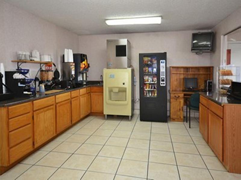 Econo Lodge Gallup Restoran gambar