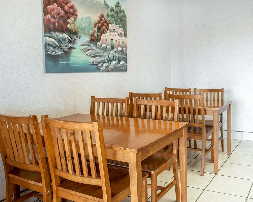 Econo Lodge Gallup Restoran gambar